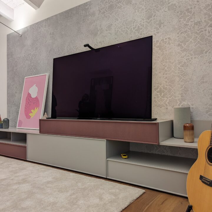 9-materico-effetto cemento-stencil-zona TV